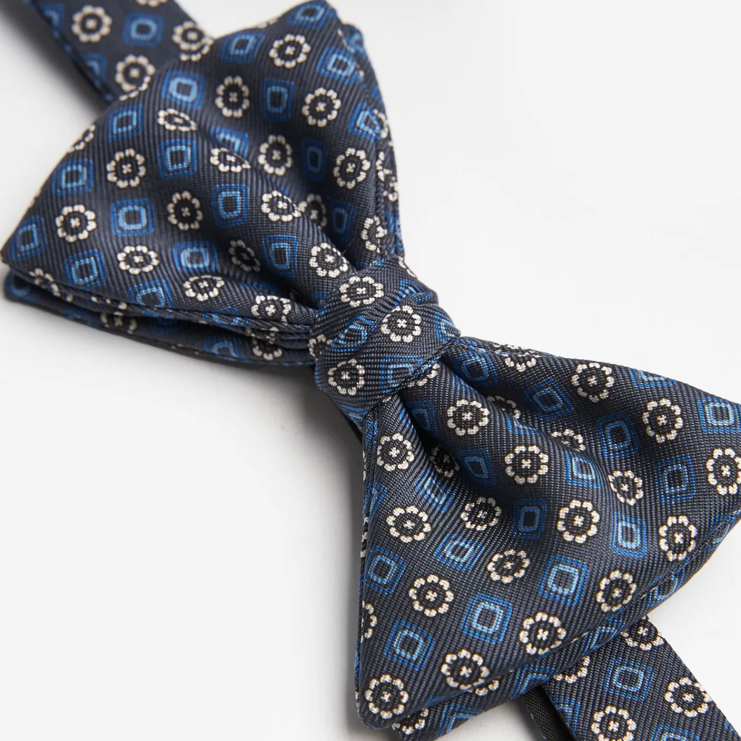 Dark Grey Pre-Knotted Silk Bowtie- Large Flower Pattern>E.Marinella Fashion